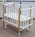 Кроватка детская Indigo "Bella" 120*60 см, продольный маятник, колеса, цвет белый-натуральный