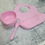 Комплект силиконовой посуды (чаша+ложка+нагрудник) цвет розовый